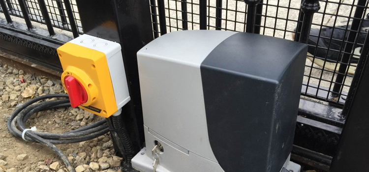 auto driveway gate contractor in Costa Mesa